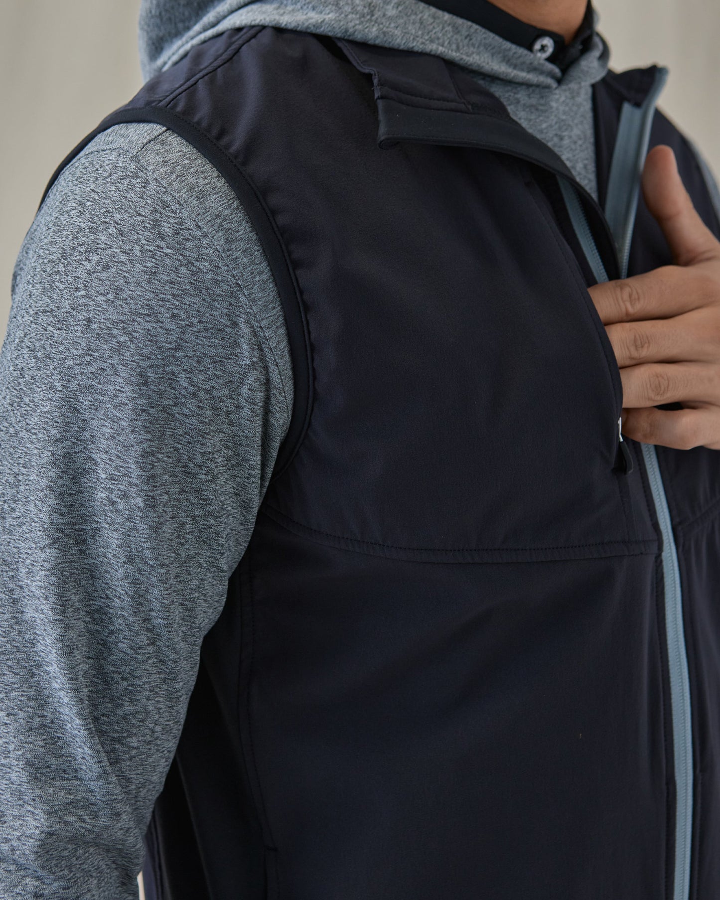 Straight Down Zephyr Hybrid Vest - Black