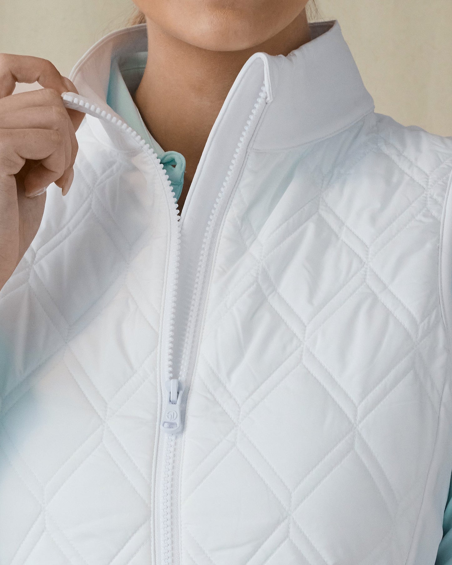 Straight Down Hestia Vest - White