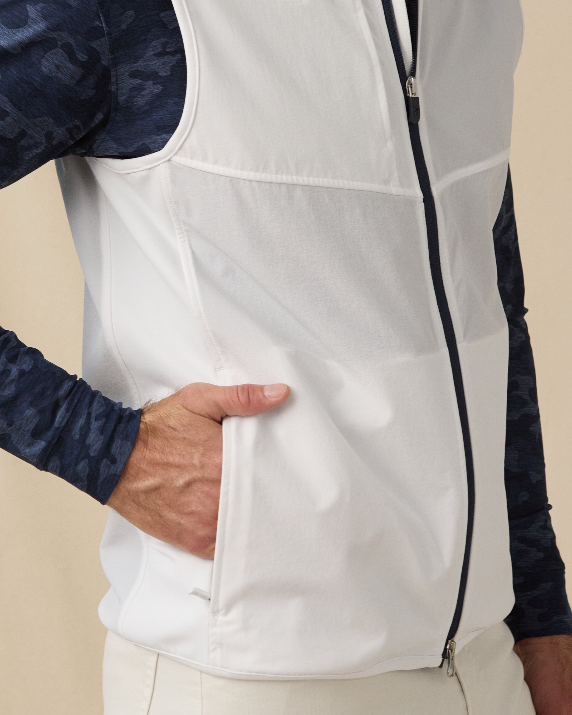 Straight Down Zephyr Hybrid Vest - White / New Indigo